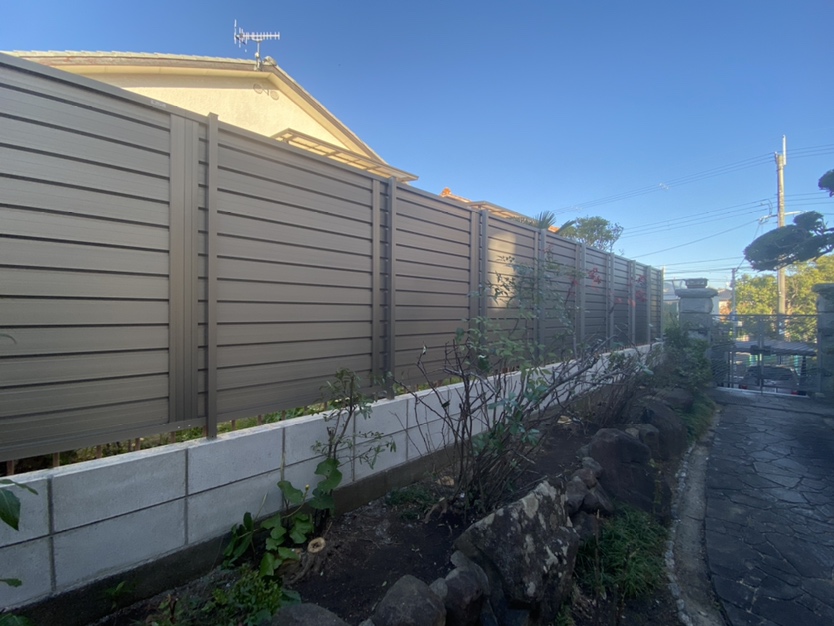 駐車場拡張工事・フェンス敷設で庭をスッキリ変える 9枚目