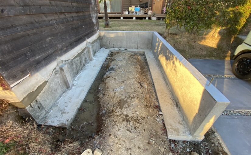 屋外小屋増築のための基礎工事