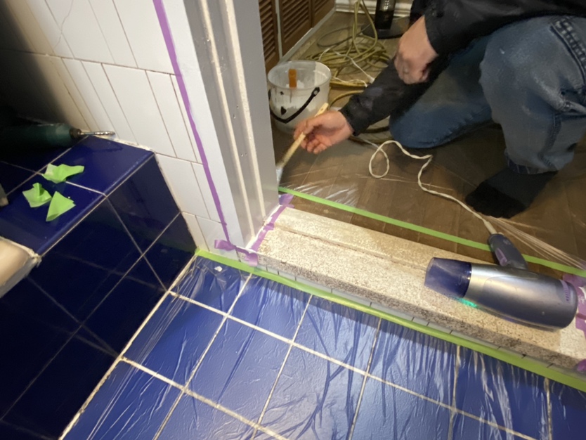 お風呂のドアと枠を補修する工事 4枚目